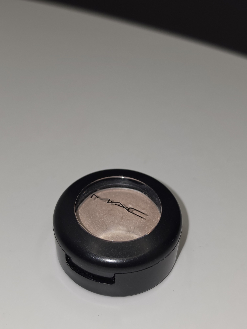 DISCONTINUED / RARE MAC EYESHADOW- "PHLOOF!" - Picture 2 of 4
